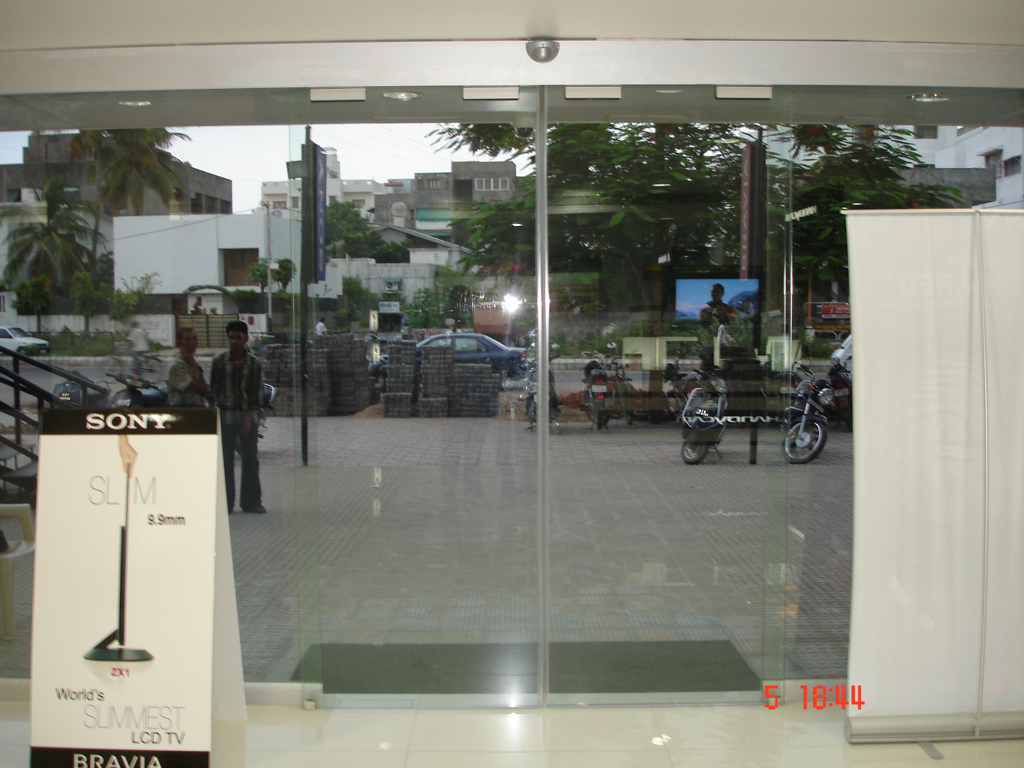 How does an Automatic Sliding Door or Automatic Glass Door Work